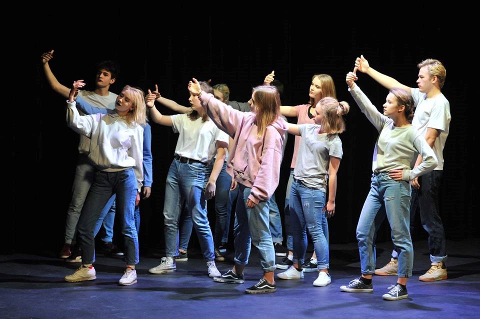 Займаючись мистецтвом, я відволікаюся від думок | Robiąc sztukę odpoczywam od myślenia​