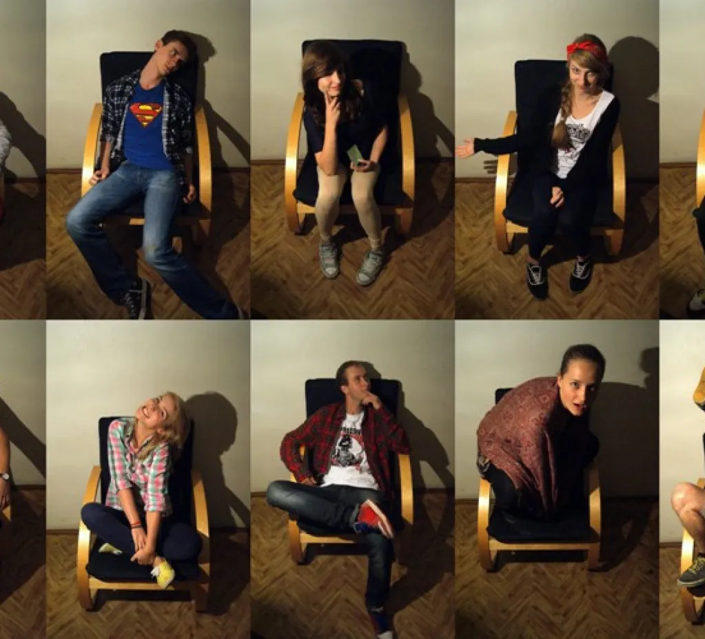 Performer JA – pokaz grupy performatywnej Podaj Dalej (uczestnicy warsztatów Stowarzyszenia Pedagogów Teatru i kolektywu Performeria Warszawy)