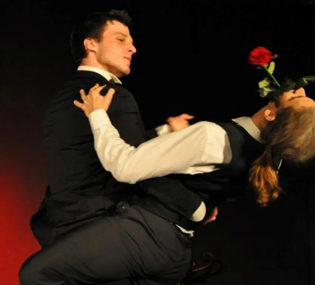 Tango – spektakl zdobywców Grand Prix i Nagrody Publiczności XVIII Festiwalu Teatralnego w XXVIII Liceum Ogólnokształcącego im. Jana Kochanowskiego w Warszawie