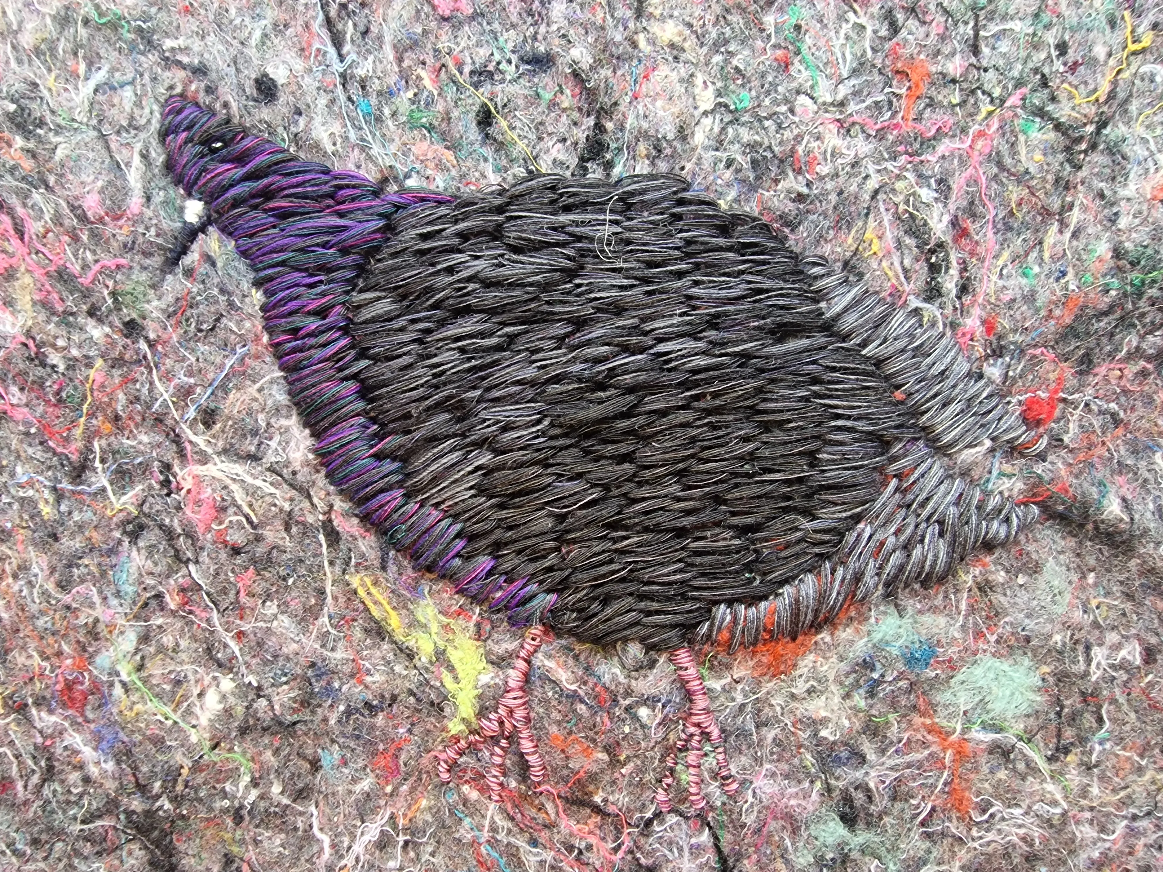 Katarzyna Markiewczi I praca z wystawy Jesień ( na obrazie haft na tkaninie - ptaki)