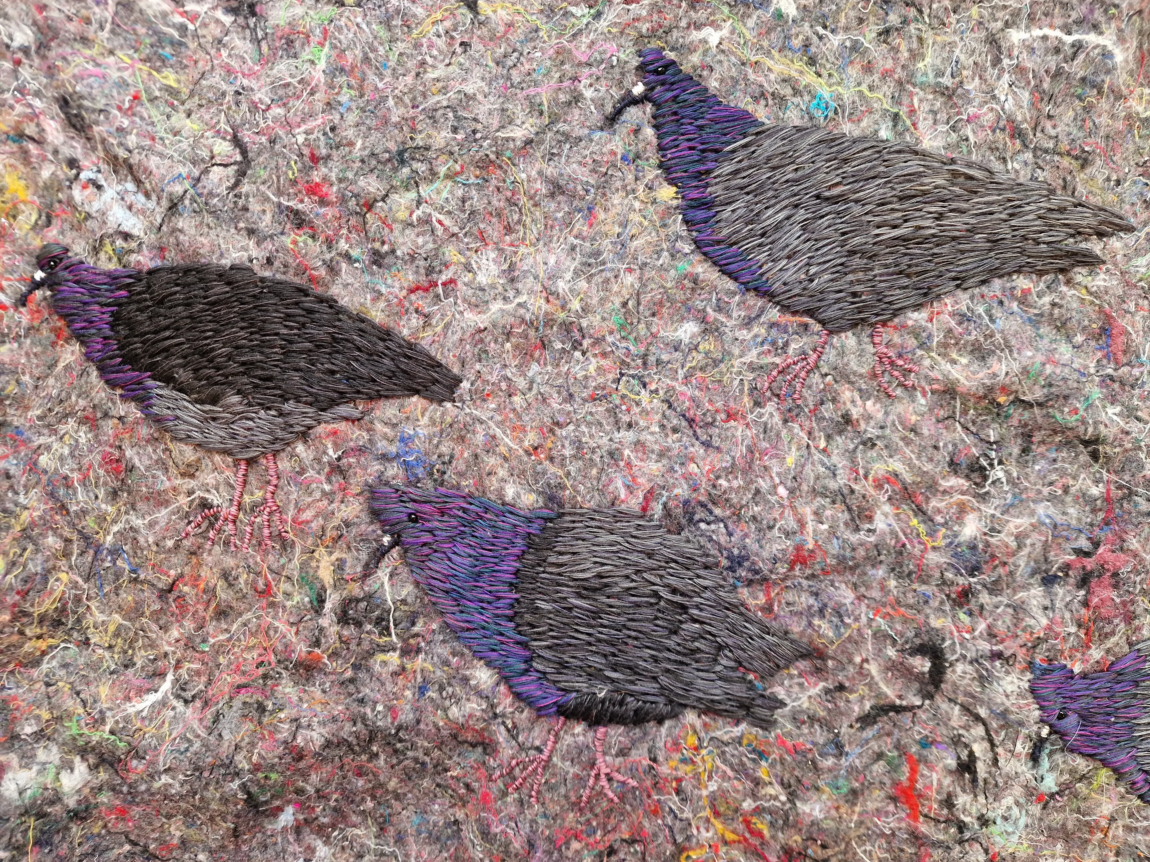 Katarzyna Markiewczi I praca z wystawy Jesień ( na obrazie haft na tkaninine - ptaki)