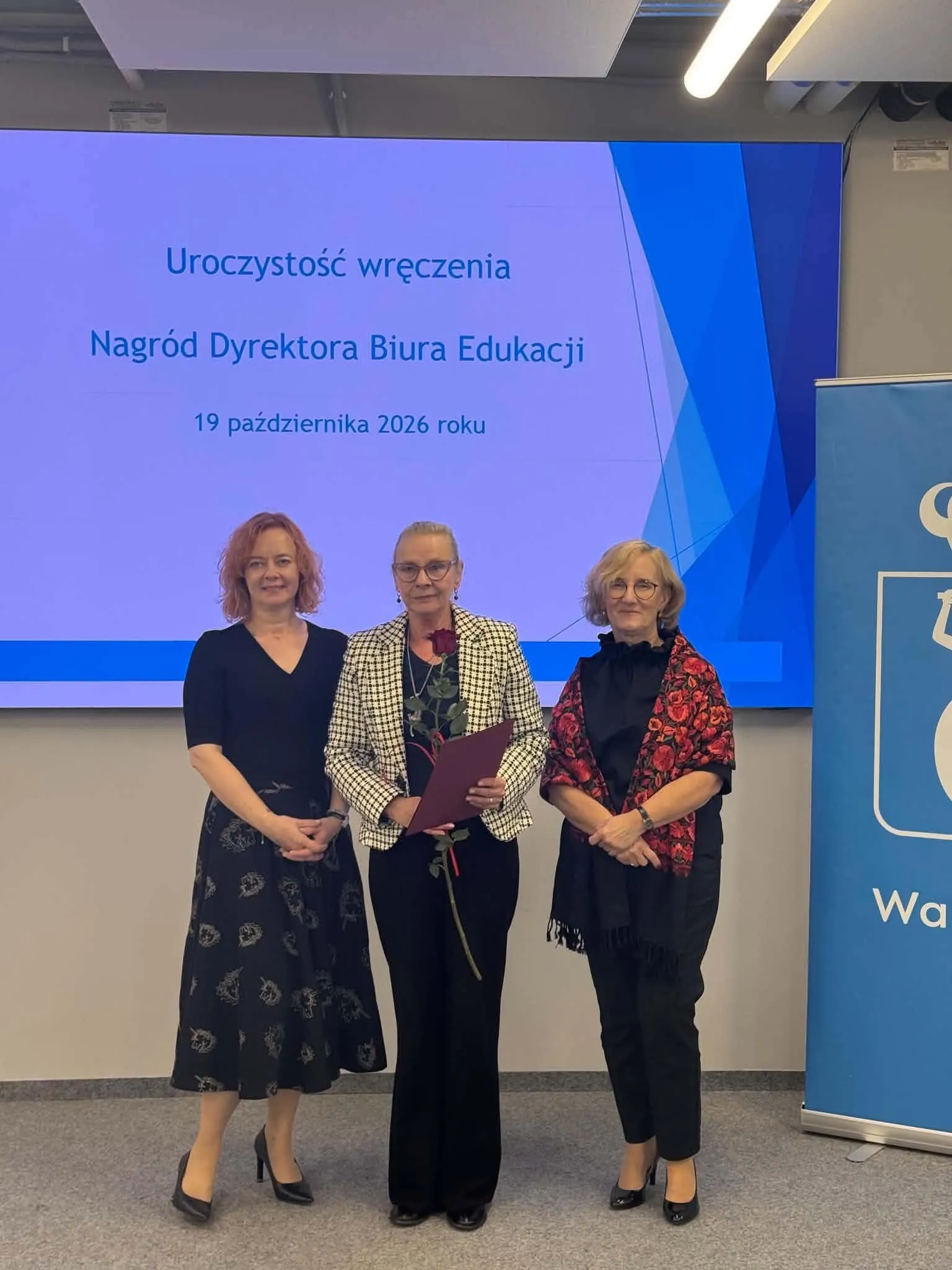 Zdjęcie z uroczystości wręczenia Nagrody Dyrektora Biura Edukacji